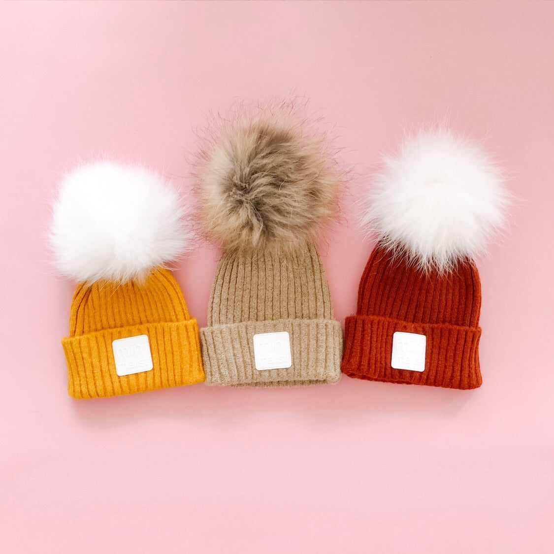 “minimalist” hat with pompom