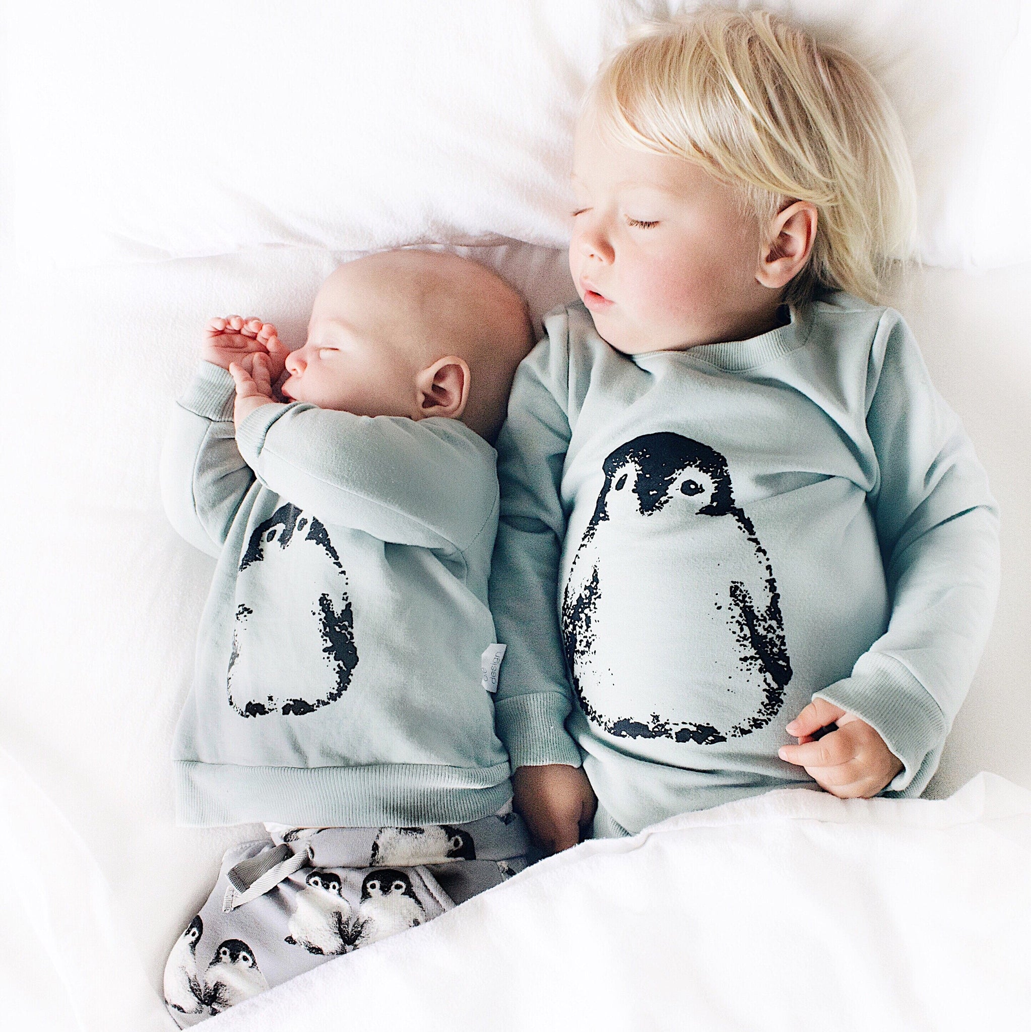 Signature Pullover with Penguin / cotton